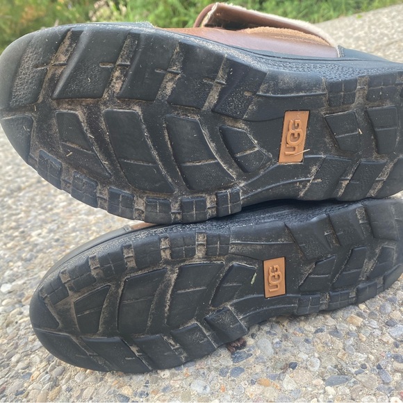 UGG Adirondack boots - size 5 - Picture 3 of 3